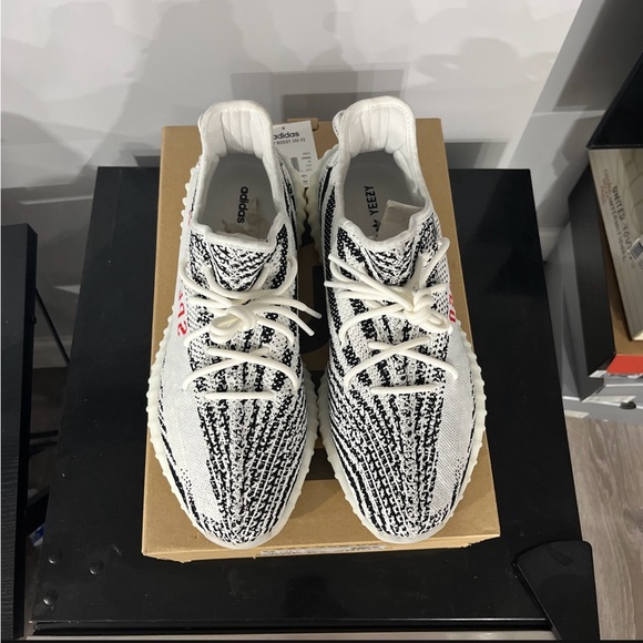 Yeezy 350 V2 Zebra - Picture 6 of 7